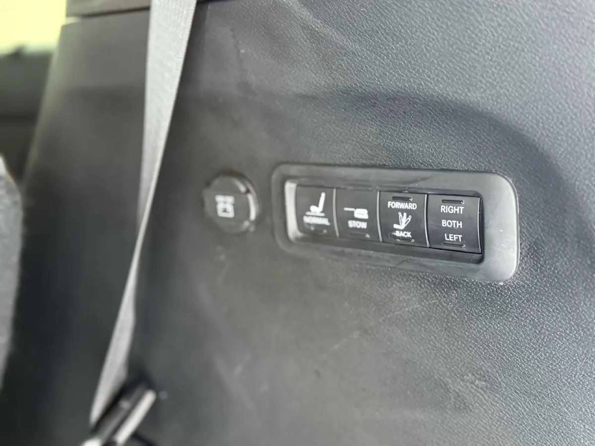 2017 Chrysler Pacifica 3.6L 279HP V6 9AT,autocango,china used car exporter,china ev exporter,chinese used car exporter,chinese used ev exporter