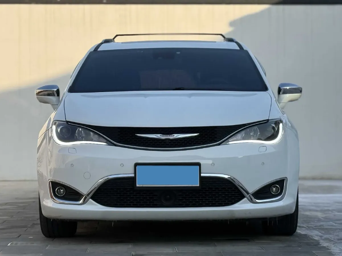 2017 Chrysler Pacifica 3.6L 279HP V6 9AT,autocango,china used car exporter,china ev exporter,chinese used car exporter,chinese used ev exporter