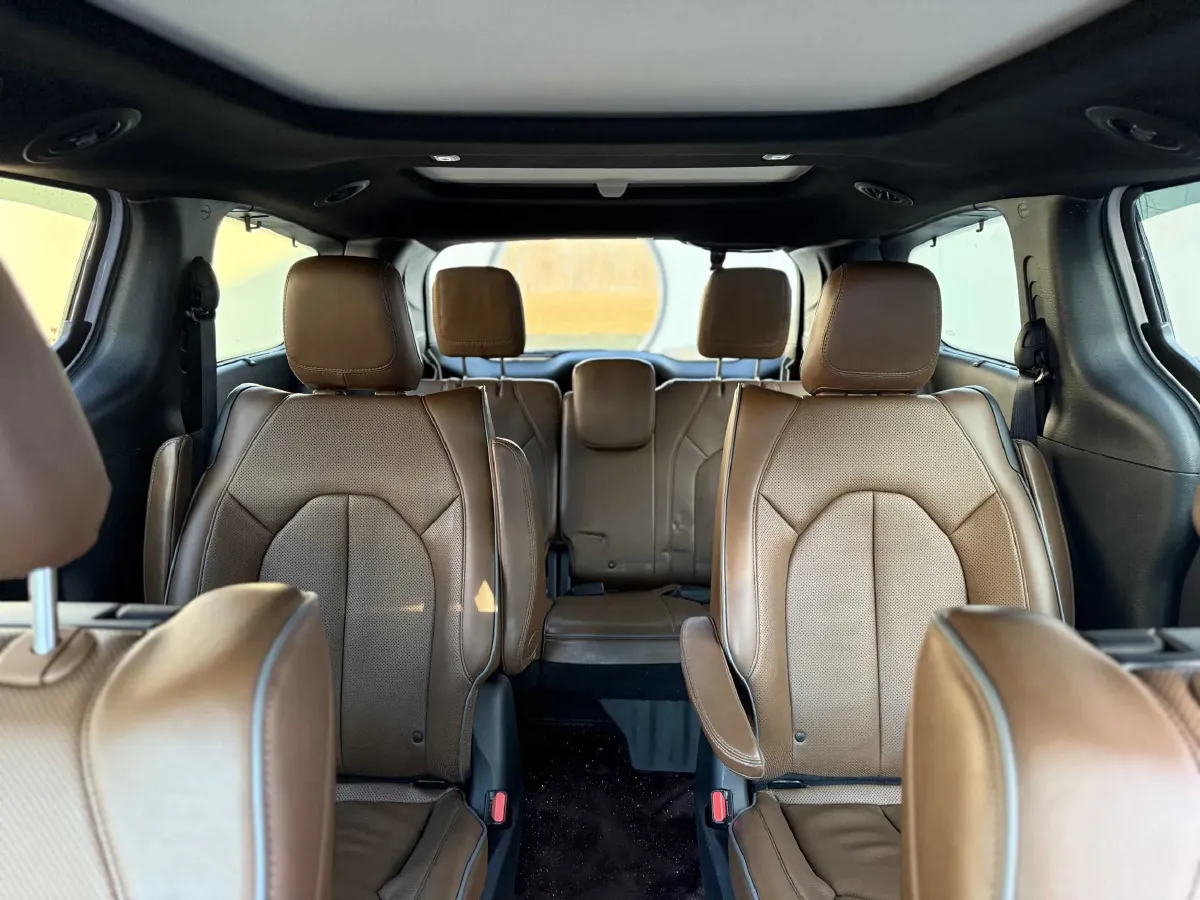 2017 Chrysler Pacifica 3.6L 279HP V6 9AT,autocango,china used car exporter,china ev exporter,chinese used car exporter,chinese used ev exporter