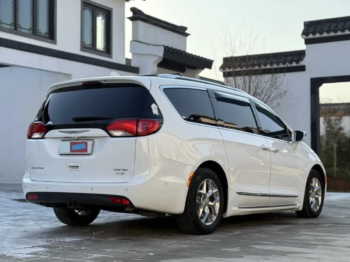 2017 Chrysler Pacifica 3.6L 279HP V6 9AT,autocango,china used car exporter,china ev exporter,chinese used car exporter,chinese used ev exporter