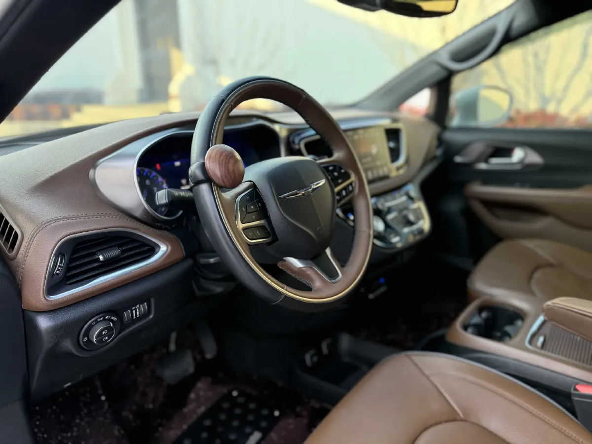 2017 Chrysler Pacifica 3.6L 279HP V6 9AT,autocango,china used car exporter,china ev exporter,chinese used car exporter,chinese used ev exporter