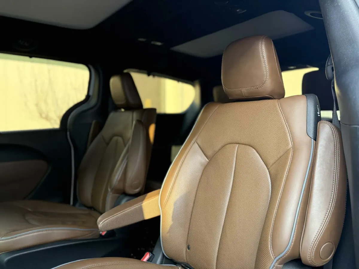 2017 Chrysler Pacifica 3.6L 279HP V6 9AT,autocango,china used car exporter,china ev exporter,chinese used car exporter,chinese used ev exporter