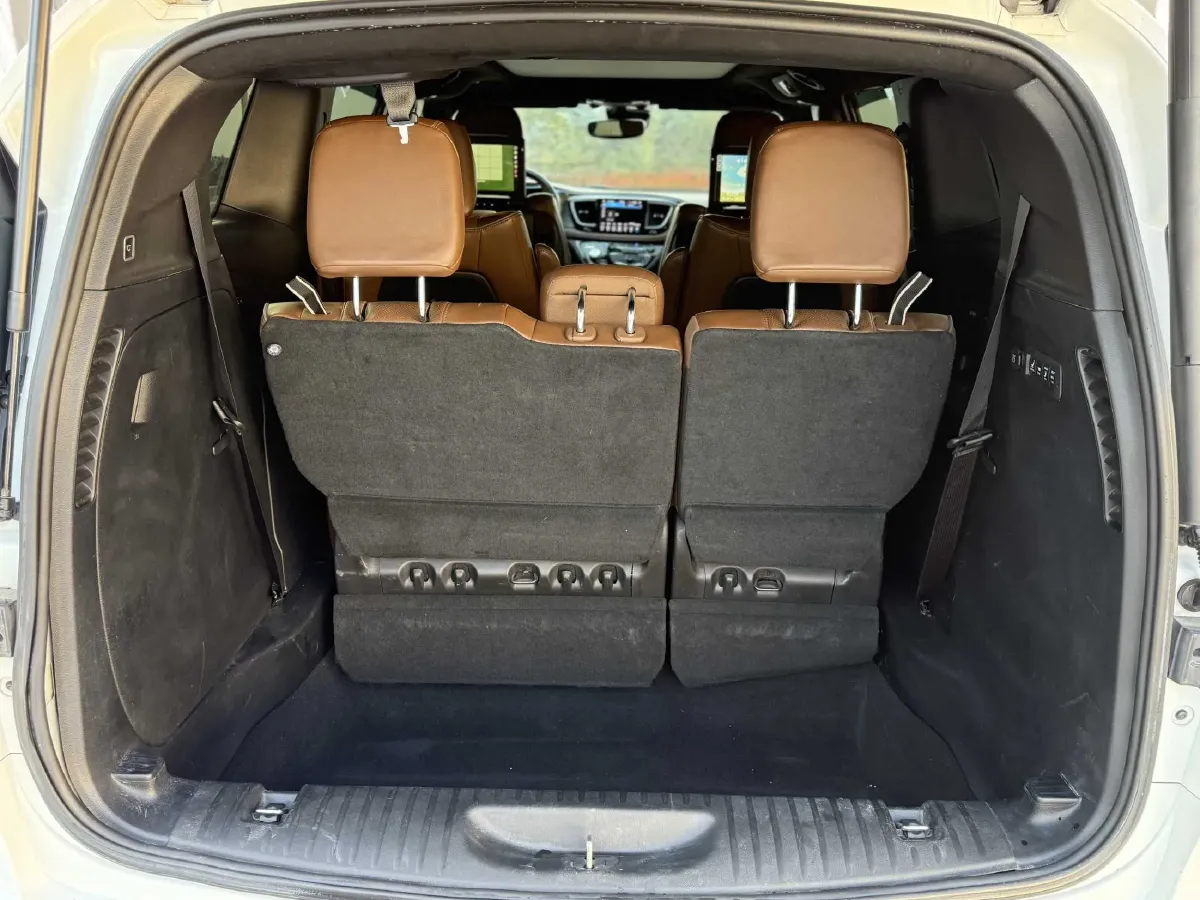 2017 Chrysler Pacifica 3.6L 279HP V6 9AT,autocango,china used car exporter,china ev exporter,chinese used car exporter,chinese used ev exporter