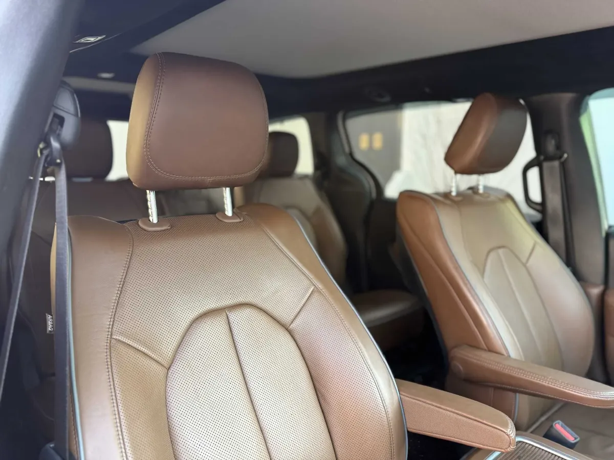 2017 Chrysler Pacifica 3.6L 279HP V6 9AT,autocango,china used car exporter,china ev exporter,chinese used car exporter,chinese used ev exporter