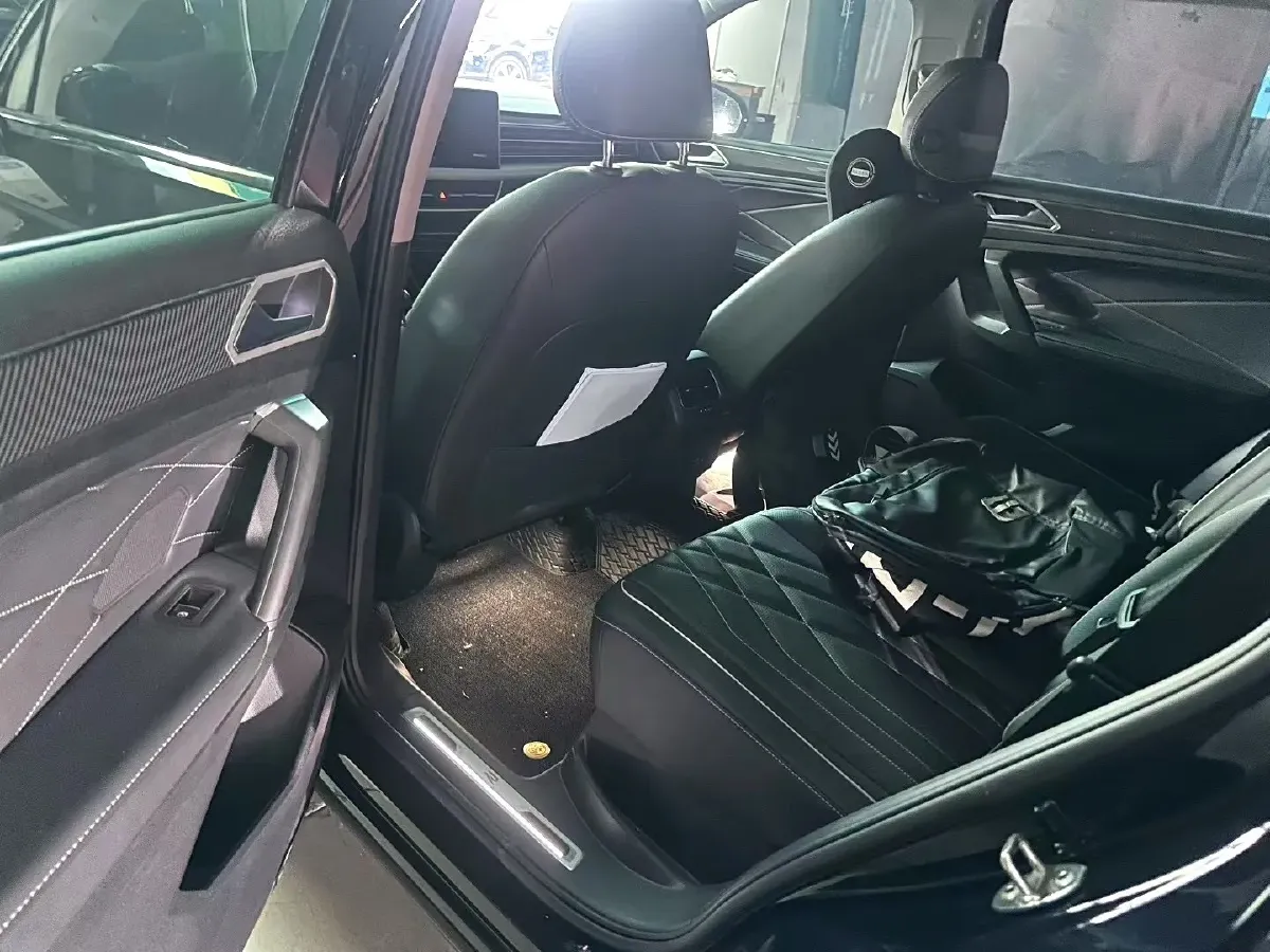 2023 Volkswagen Tiguan L 2.0T 186HP L4 7DCT,autocango,china used car exporter,china ev exporter,chinese used car exporter,chinese used ev exporter