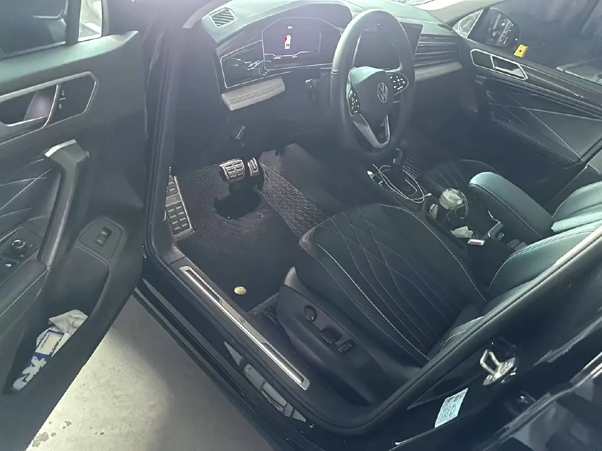 2023 Volkswagen Tiguan L 2.0T 186HP L4 7DCT,autocango,china used car exporter,china ev exporter,chinese used car exporter,chinese used ev exporter
