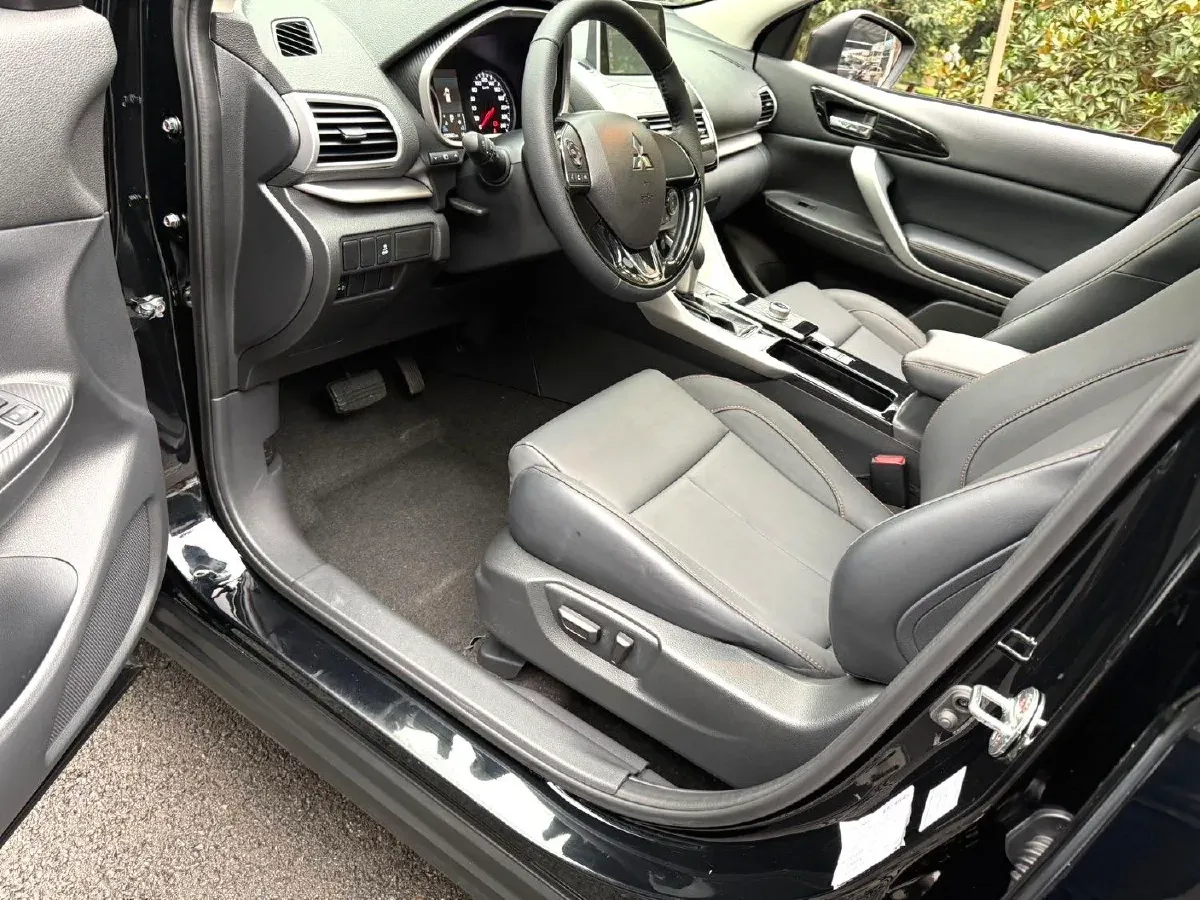 2021 Mitsubishi Eclipse Cross 1.5T 170HP L4 CVT,autocango,china used car exporter,china ev exporter,chinese used car exporter,chinese used ev exporter