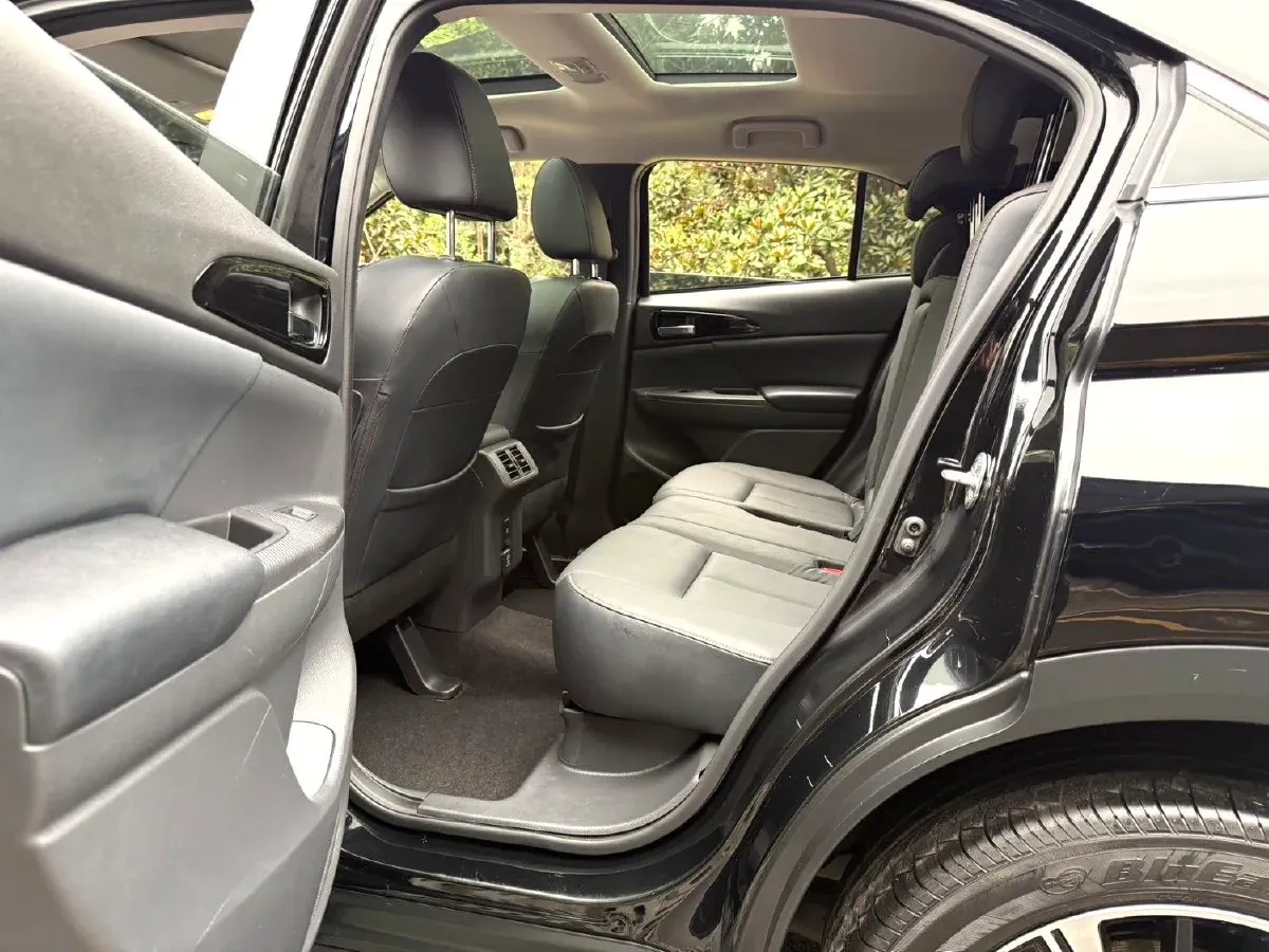 2021 Mitsubishi Eclipse Cross 1.5T 170HP L4 CVT,autocango,china used car exporter,china ev exporter,chinese used car exporter,chinese used ev exporter