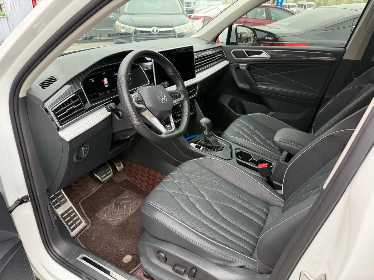 2023 Volkswagen Tiguan L 2.0T 186HP L4 7DCT,autocango,china used car exporter,china ev exporter,chinese used car exporter,chinese used ev exporter