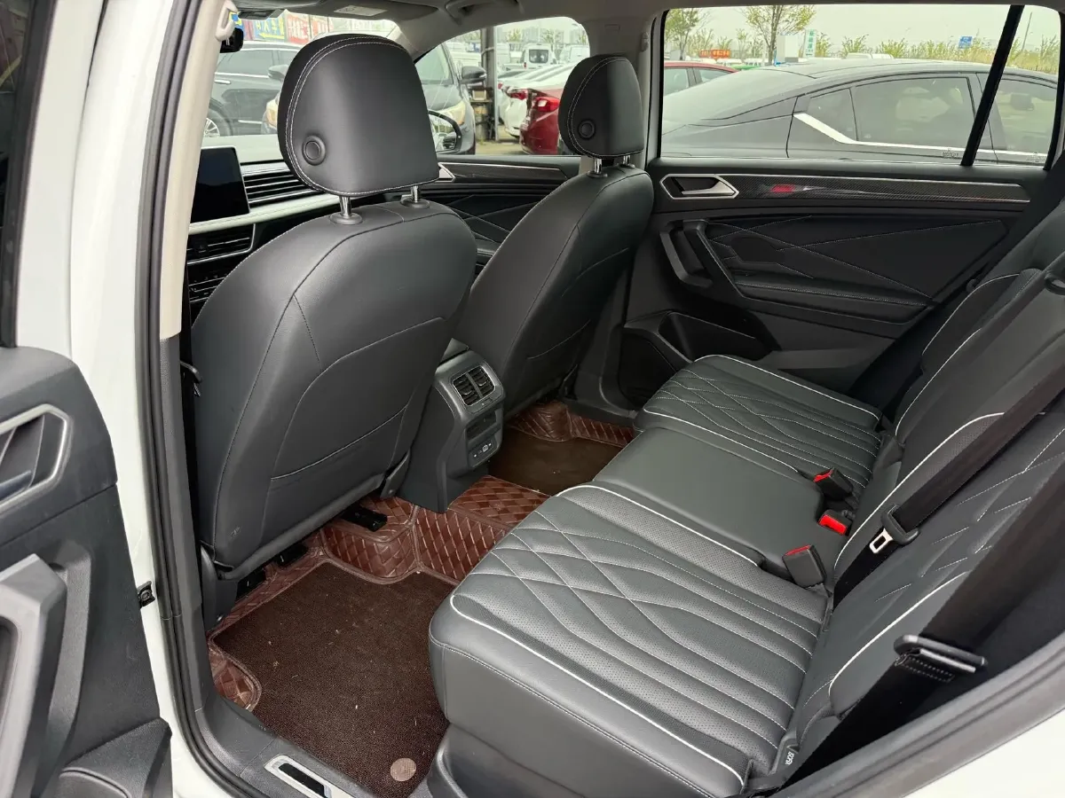 2023 Volkswagen Tiguan L 2.0T 186HP L4 7DCT,autocango,china used car exporter,china ev exporter,chinese used car exporter,chinese used ev exporter