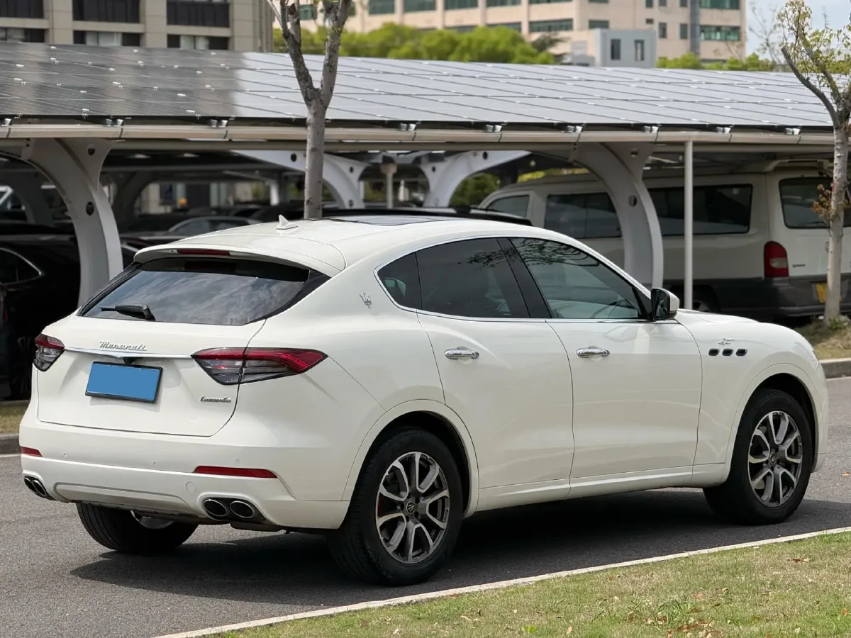 2022 Maserati Levante 2.0T 330HP L4 8AT,autocango,china used car exporter,china ev exporter,chinese used car exporter,chinese used ev exporter
