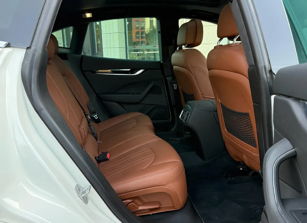 2022 Maserati Levante 2.0T 330HP L4 8AT,autocango,china used car exporter,china ev exporter,chinese used car exporter,chinese used ev exporter