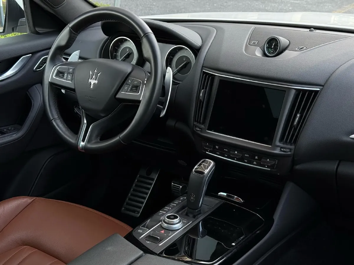 2022 Maserati Levante 2.0T 330HP L4 8AT,autocango,china used car exporter,china ev exporter,chinese used car exporter,chinese used ev exporter