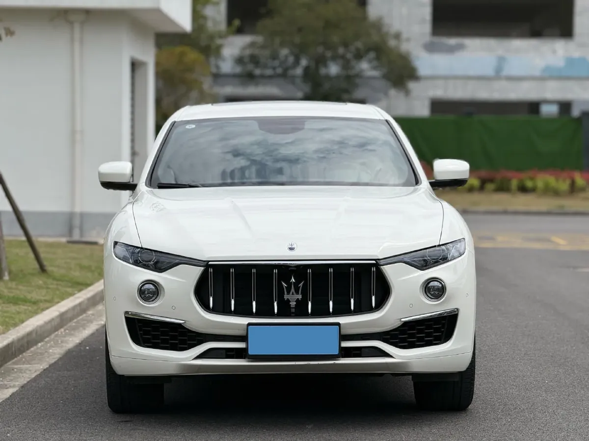 2022 Maserati Levante 2.0T 330HP L4 8AT,autocango,china used car exporter,china ev exporter,chinese used car exporter,chinese used ev exporter