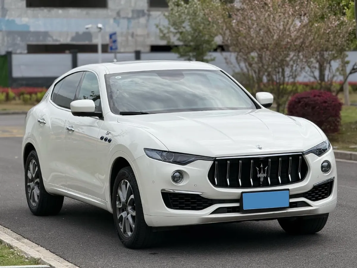2022 Maserati Levante 2.0T 330HP L4 8AT,autocango,china used car exporter,china ev exporter,chinese used car exporter,chinese used ev exporter