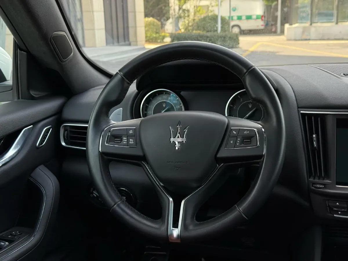 2022 Maserati Levante 2.0T 330HP L4 8AT,autocango,china used car exporter,china ev exporter,chinese used car exporter,chinese used ev exporter