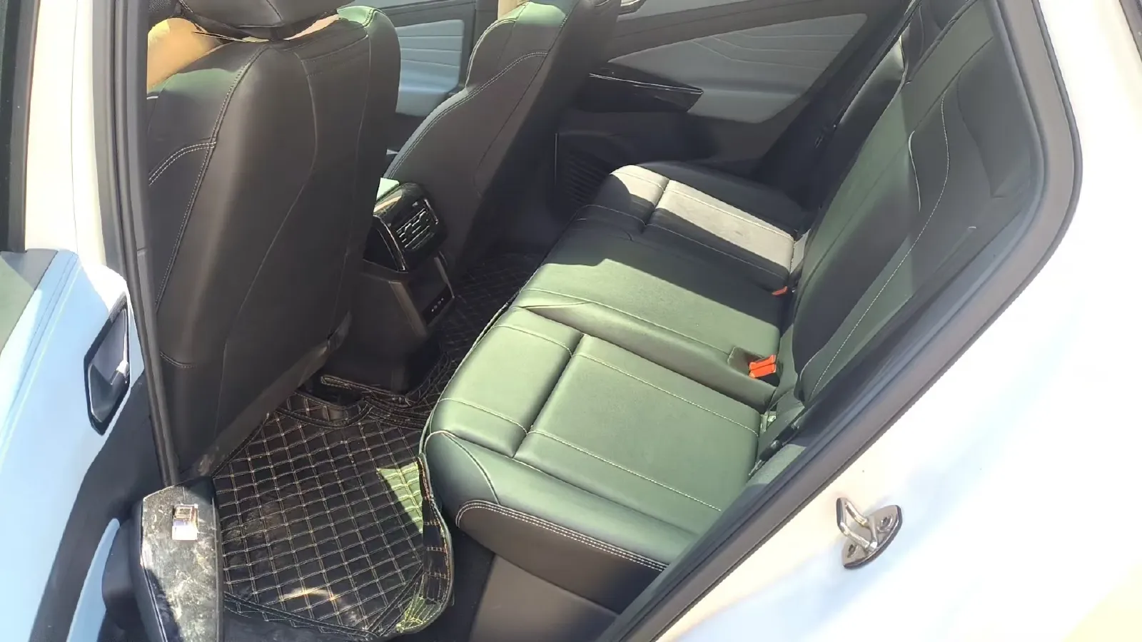 2023 Roewe iMAX8 2.0T 234HP L4 8AT,autocango,china used car exporter,china ev exporter,chinese used car exporter,chinese used ev exporter