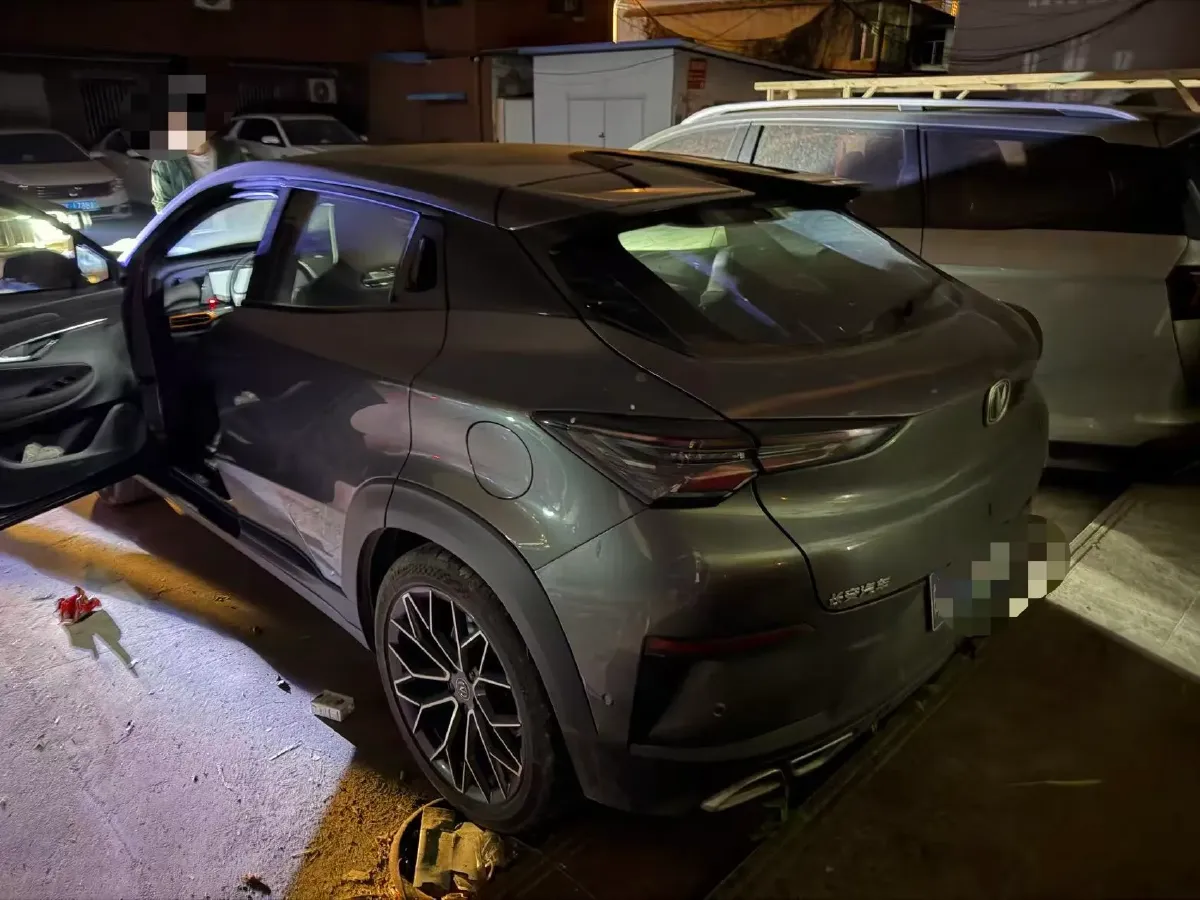 2022 ChangAn UNI-T 1.5T 188HP L4 7DCT,autocango,china used car exporter,china ev exporter,chinese used car exporter,chinese used ev exporter