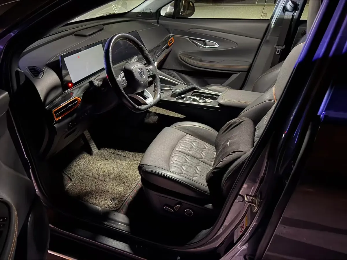 2022 ChangAn UNI-T 1.5T 188HP L4 7DCT,autocango,china used car exporter,china ev exporter,chinese used car exporter,chinese used ev exporter