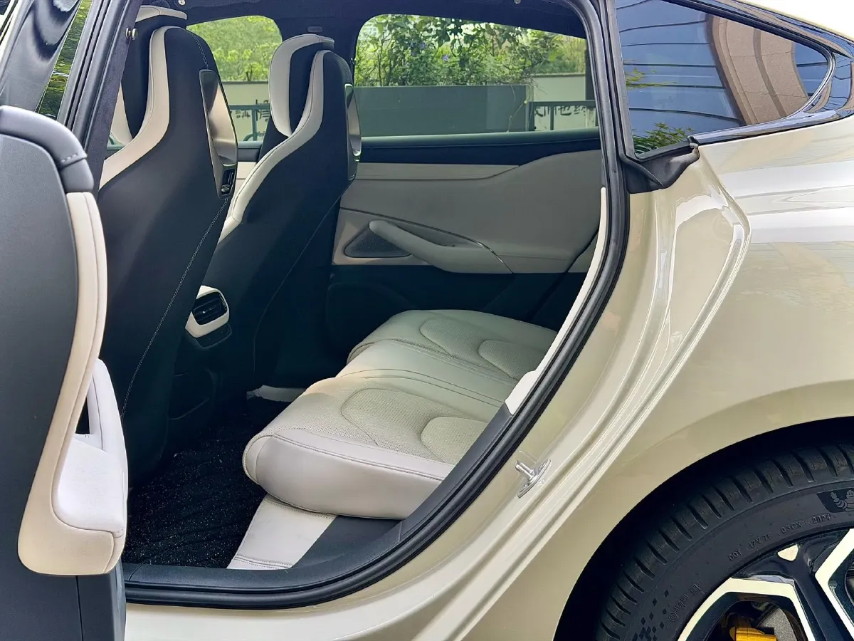 2024 MI SU7 BEV 101KWH,autocango,china used car exporter,china ev exporter,chinese used car exporter,chinese used ev exporter