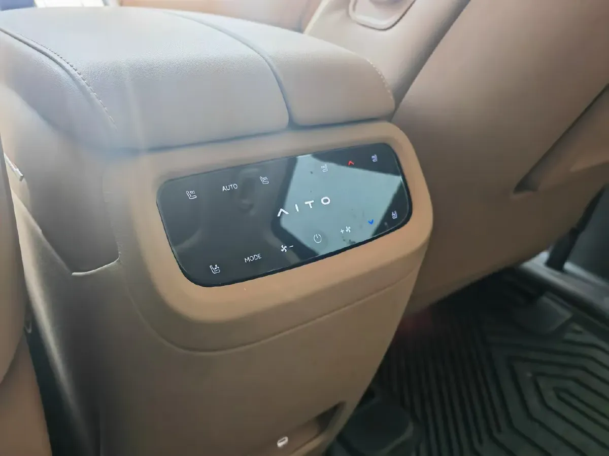 2024 AITO AITO M7 1.5T 152HP L4 REEV 40KWH,autocango,china used car exporter,china ev exporter,chinese used car exporter,chinese used ev exporter