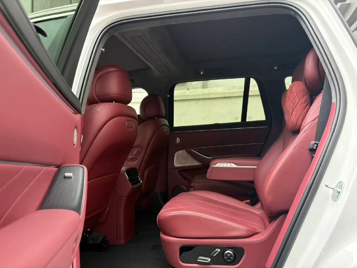 2025 AITO AITO M8 REEV 160HP REEV 53.4KWH,autocango,china used car exporter,china ev exporter,chinese used car exporter,chinese used ev exporter