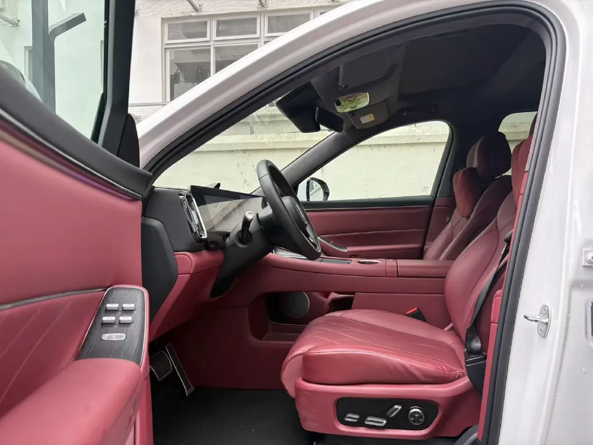 2025 AITO AITO M8 REEV 160HP REEV 53.4KWH,autocango,china used car exporter,china ev exporter,chinese used car exporter,chinese used ev exporter