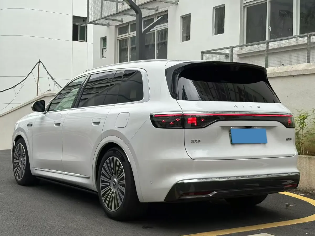 2025 AITO AITO M8 REEV 160HP REEV 53.4KWH,autocango,china used car exporter,china ev exporter,chinese used car exporter,chinese used ev exporter
