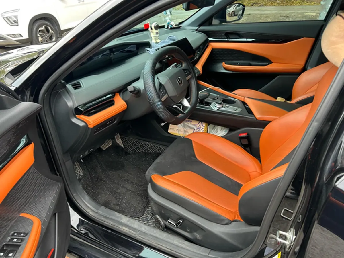 2023 ChangAn UNI-V 1.5T 188HP L4 7DCT,autocango,china used car exporter,china ev exporter,chinese used car exporter,chinese used ev exporter