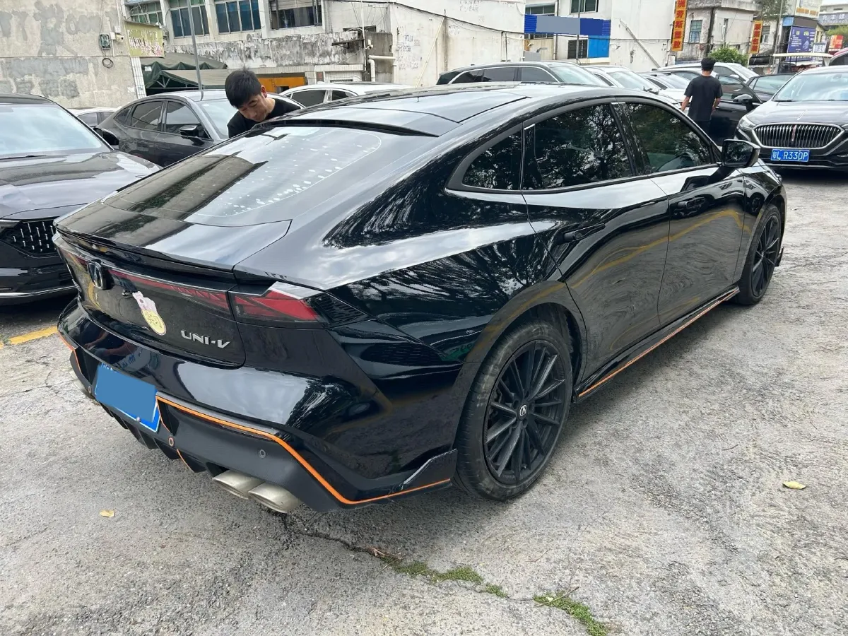 2023 ChangAn UNI-V 1.5T 188HP L4 7DCT,autocango,china used car exporter,china ev exporter,chinese used car exporter,chinese used ev exporter