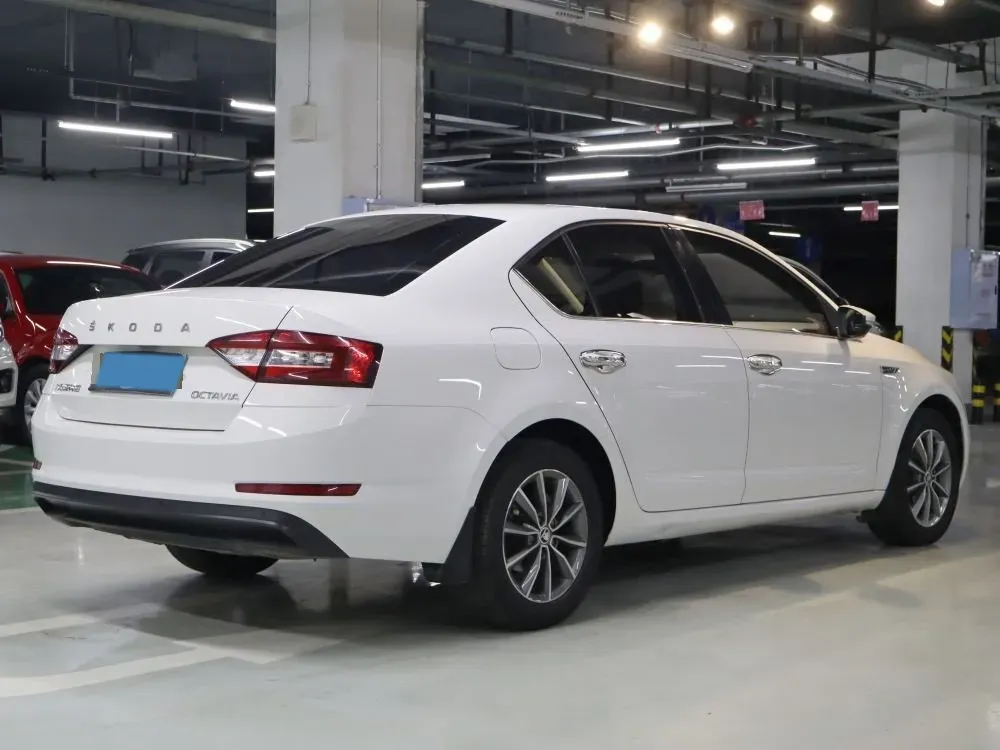 2020 Skoda Octavia 1.5L 113HP L4 6AT,autocango,china used car exporter,china ev exporter,chinese used car exporter,chinese used ev exporter