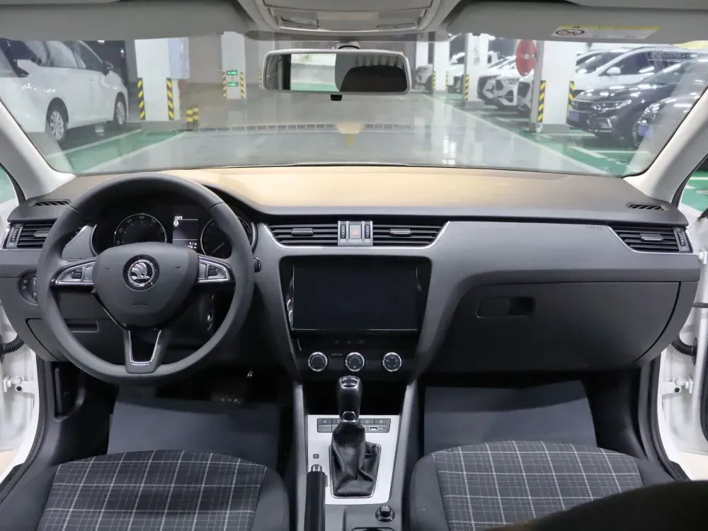 2020 Skoda Octavia 1.5L 113HP L4 6AT,autocango,china used car exporter,china ev exporter,chinese used car exporter,chinese used ev exporter