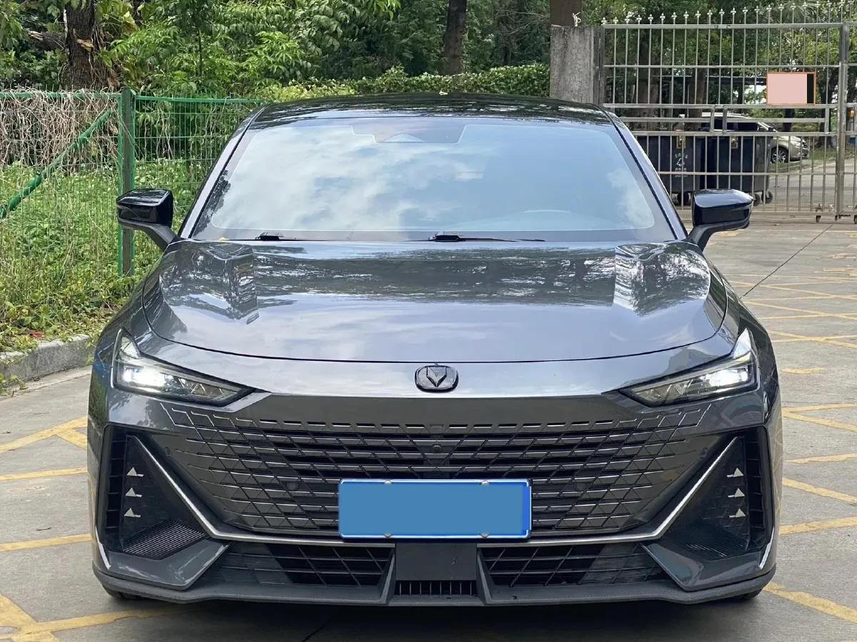 2023 ChangAn UNI-V 1.5T 188HP L4 7DCT,autocango,china used car exporter,china ev exporter,chinese used car exporter,chinese used ev exporter