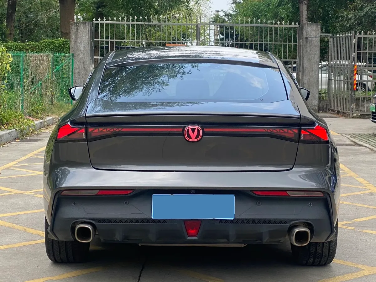 2023 ChangAn UNI-V 1.5T 188HP L4 7DCT,autocango,china used car exporter,china ev exporter,chinese used car exporter,chinese used ev exporter