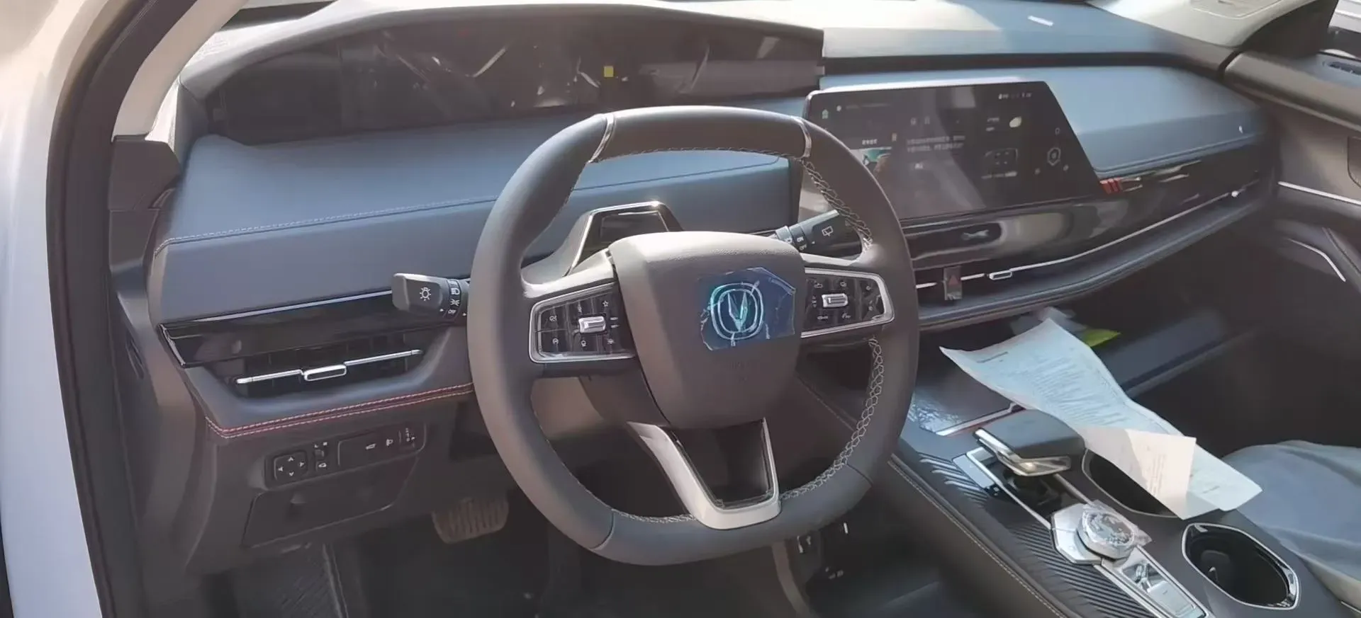 2021 ChangAn UNI-K 2.0T 233HP L4 8AT,autocango,china used car exporter,china ev exporter,chinese used car exporter,chinese used ev exporter