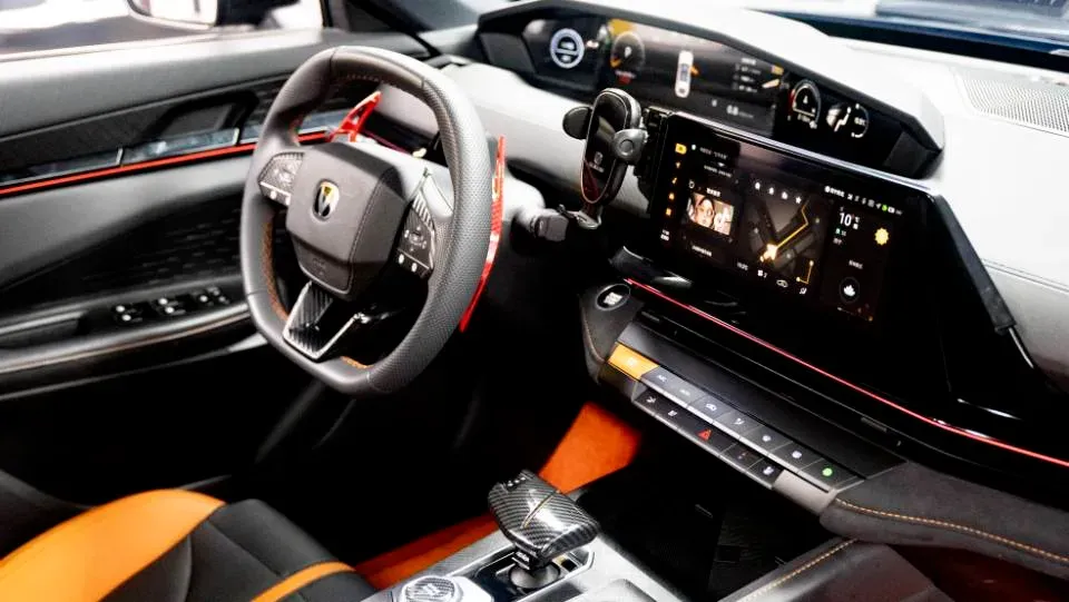 2024 ChangAn UNI-V 1.5T 188HP L4 7DCT,autocango,china used car exporter,china ev exporter,chinese used car exporter,chinese used ev exporter