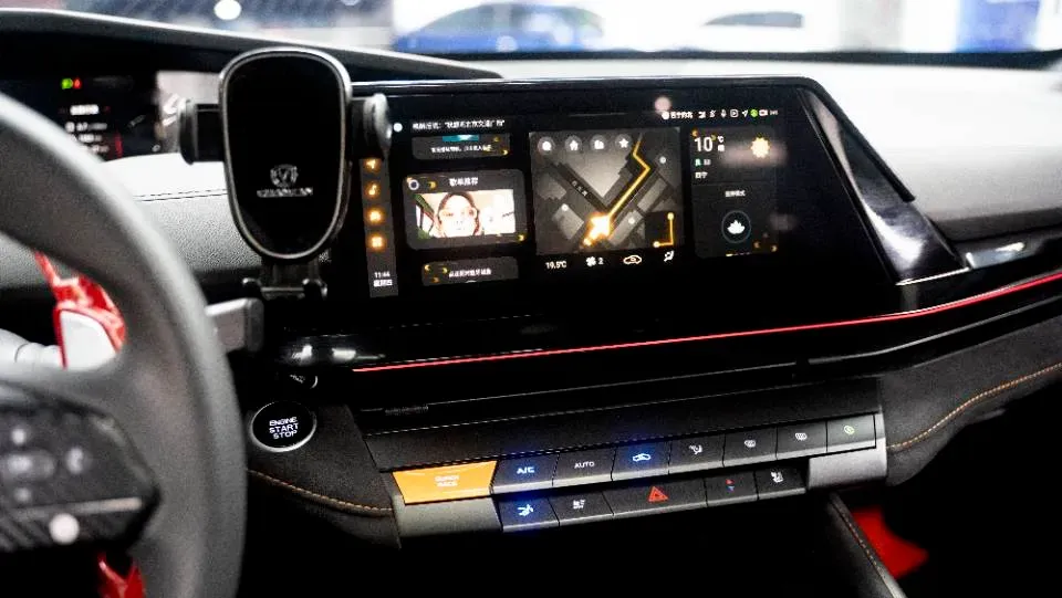 2024 ChangAn UNI-V 1.5T 188HP L4 7DCT,autocango,china used car exporter,china ev exporter,chinese used car exporter,chinese used ev exporter