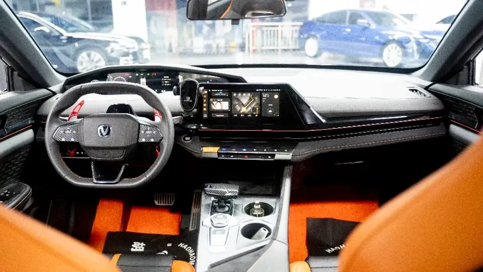 2024 ChangAn UNI-V 1.5T 188HP L4 7DCT,autocango,china used car exporter,china ev exporter,chinese used car exporter,chinese used ev exporter