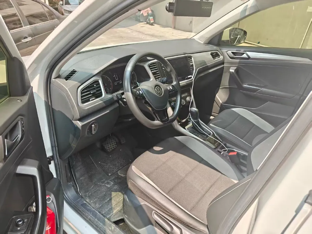 2021 Volkswagen T-Roc 1.4T 150HP L4 7DCT,autocango,china used car exporter,china ev exporter,chinese used car exporter,chinese used ev exporter