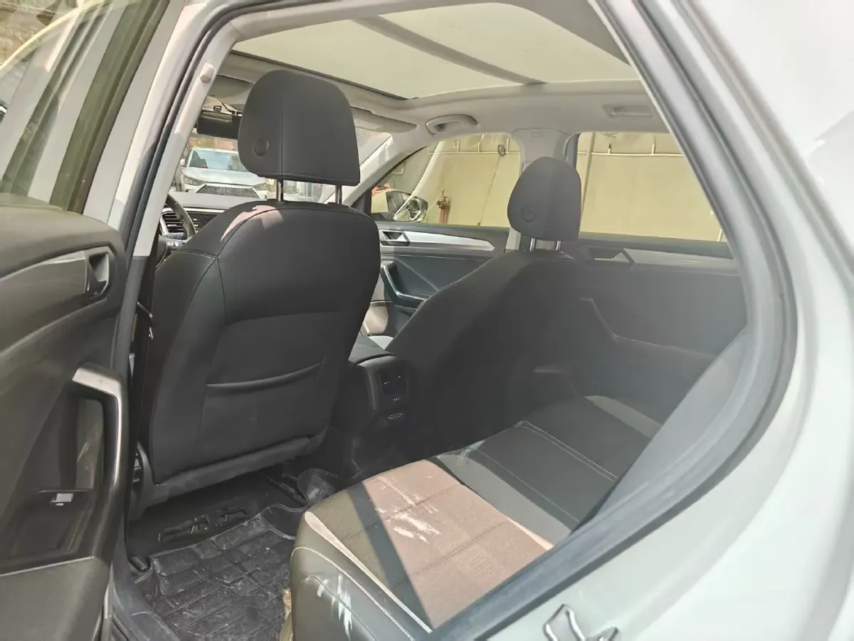 2021 Volkswagen T-Roc 1.4T 150HP L4 7DCT,autocango,china used car exporter,china ev exporter,chinese used car exporter,chinese used ev exporter