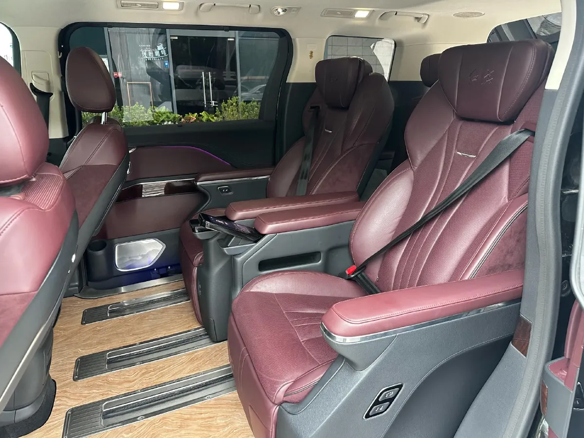 2023 HongQi HQ9 2.0T 252HP L4 8AT,autocango,china used car exporter,china ev exporter,chinese used car exporter,chinese used ev exporter