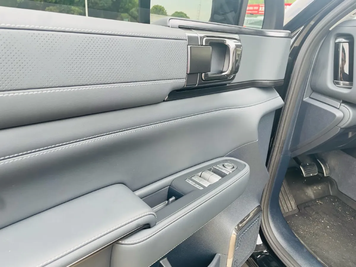 2025 FangChengBao Bao 5 1.5T 194HP L4 E-CVT PHEV 31.8KWH,autocango,china used car exporter,china ev exporter,chinese used car exporter,chinese used ev exporter