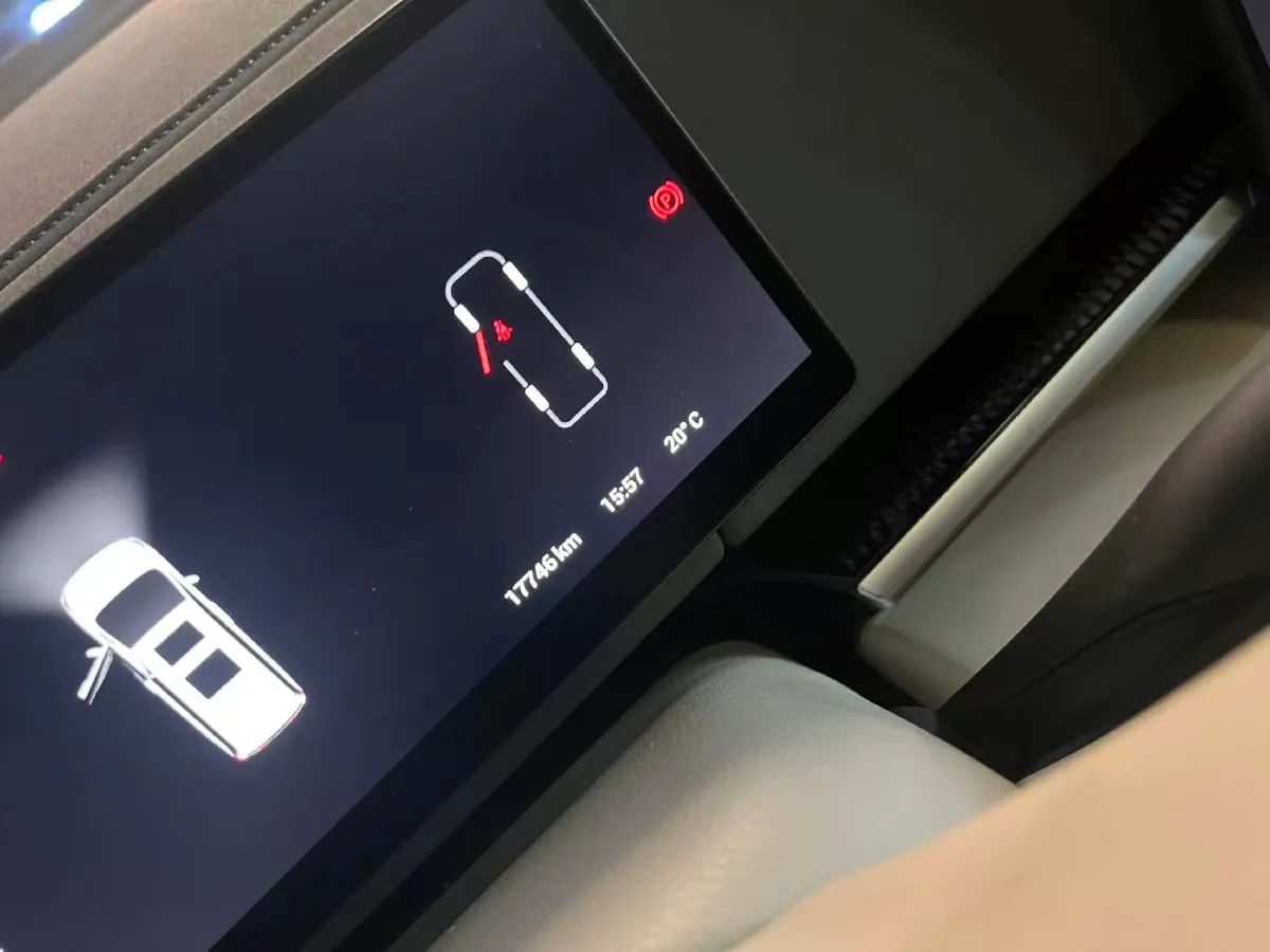 2025 Voyah Dream 1.5T 150HP L4 PHEV 41.7KWH,autocango,china used car exporter,china ev exporter,chinese used car exporter,chinese used ev exporter