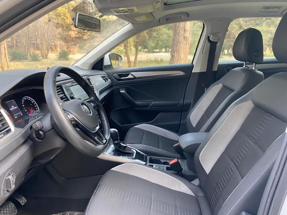 2020 Volkswagen T-Roc 1.4T 150HP L4 7DCT,autocango,china used car exporter,china ev exporter,chinese used car exporter,chinese used ev exporter