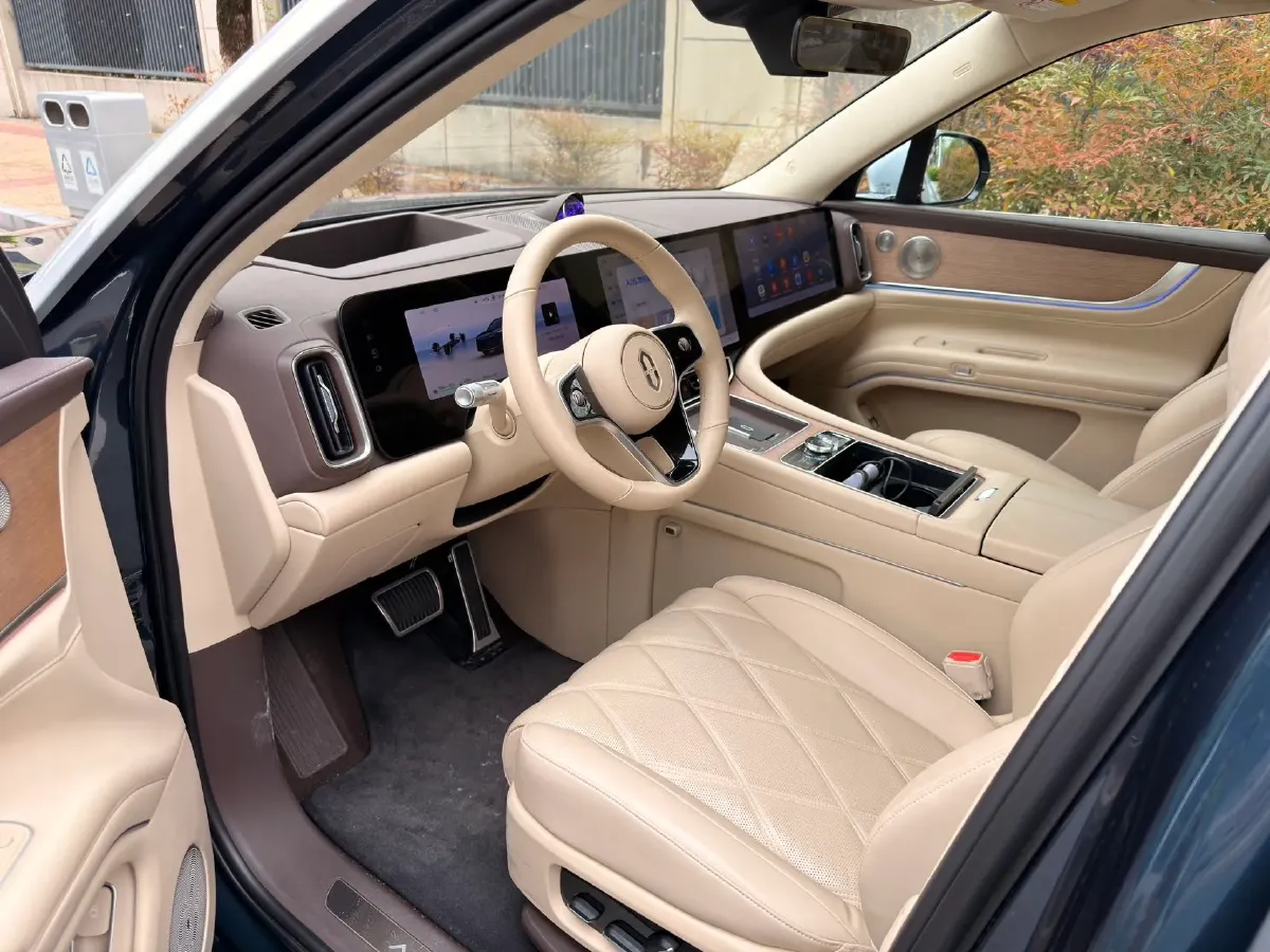 2025 AITO AITO M9 REEV 160HP REEV 52KWH,autocango,china used car exporter,china ev exporter,chinese used car exporter,chinese used ev exporter