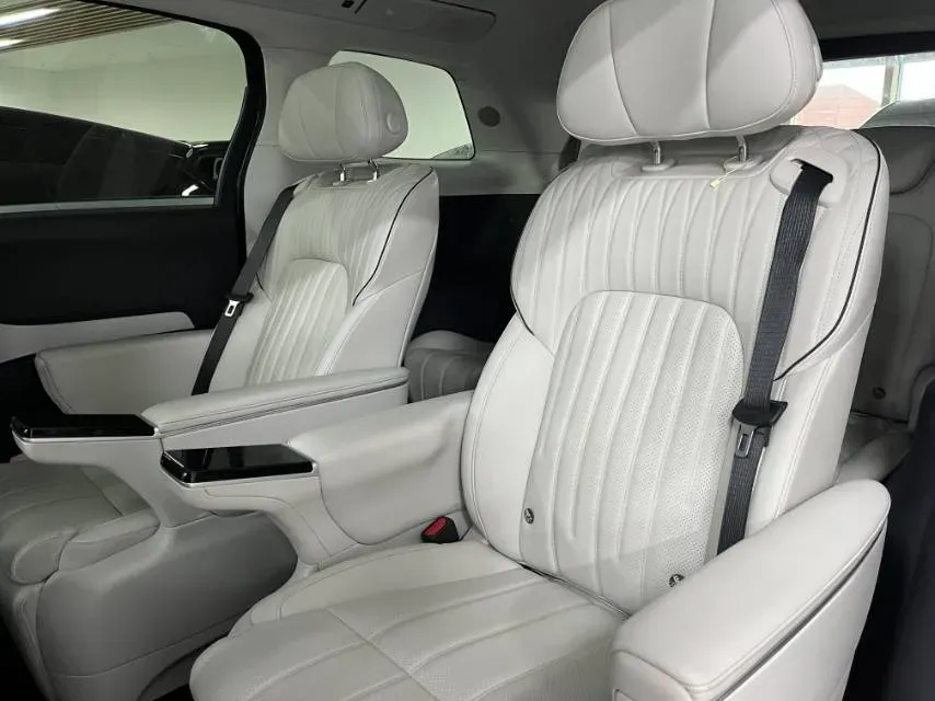 2025 Voyah Dream 1.5T 150HP L4 PHEV 41.7KWH,autocango,china used car exporter,china ev exporter,chinese used car exporter,chinese used ev exporter