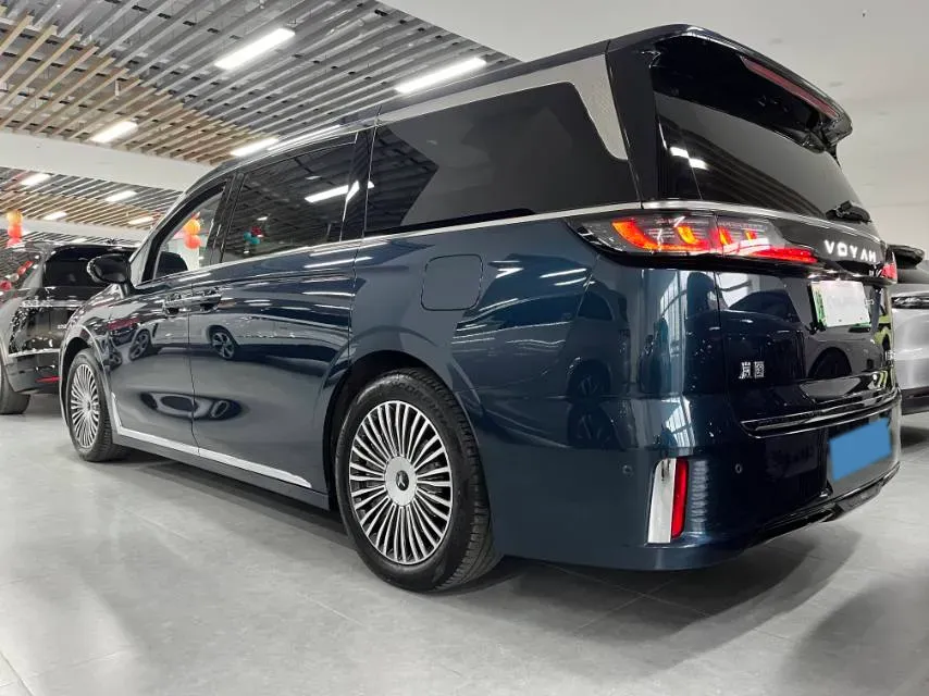 2025 Voyah Dream 1.5T 150HP L4 PHEV 41.7KWH,autocango,china used car exporter,china ev exporter,chinese used car exporter,chinese used ev exporter