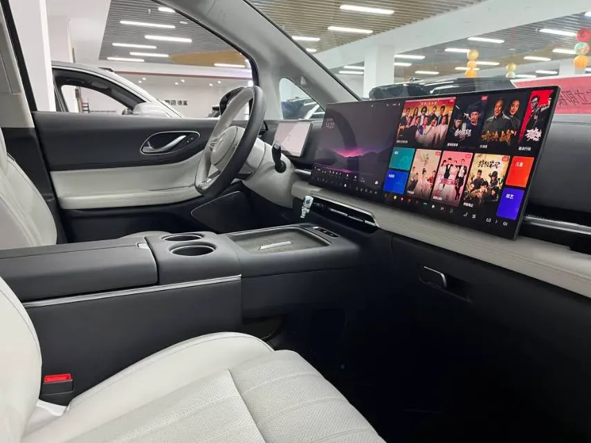 2025 Voyah Dream 1.5T 150HP L4 PHEV 41.7KWH,autocango,china used car exporter,china ev exporter,chinese used car exporter,chinese used ev exporter