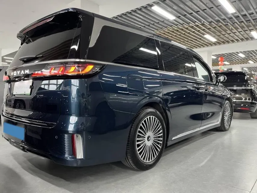 2025 Voyah Dream 1.5T 150HP L4 PHEV 41.7KWH,autocango,china used car exporter,china ev exporter,chinese used car exporter,chinese used ev exporter