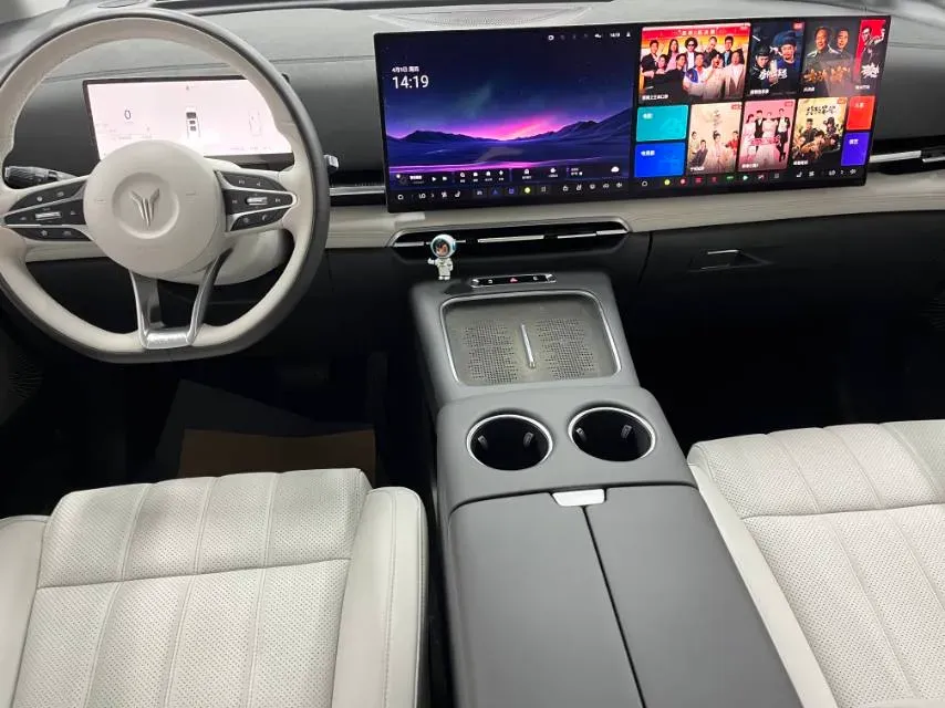 2025 Voyah Dream 1.5T 150HP L4 PHEV 41.7KWH,autocango,china used car exporter,china ev exporter,chinese used car exporter,chinese used ev exporter